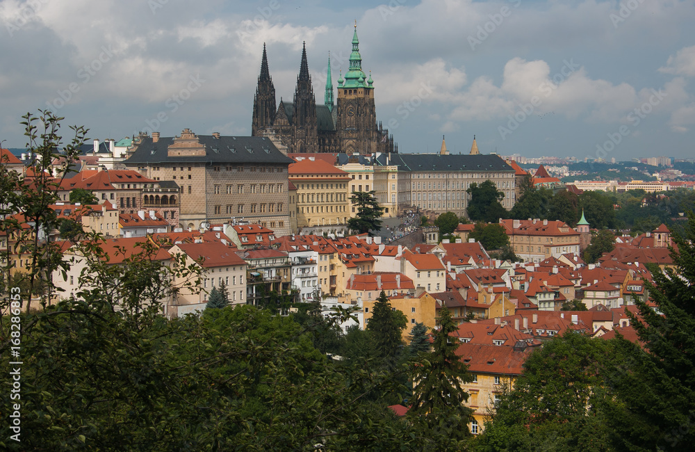 Veduta panoramica del castello e della cattedrale gotica di San Vito a Praga
