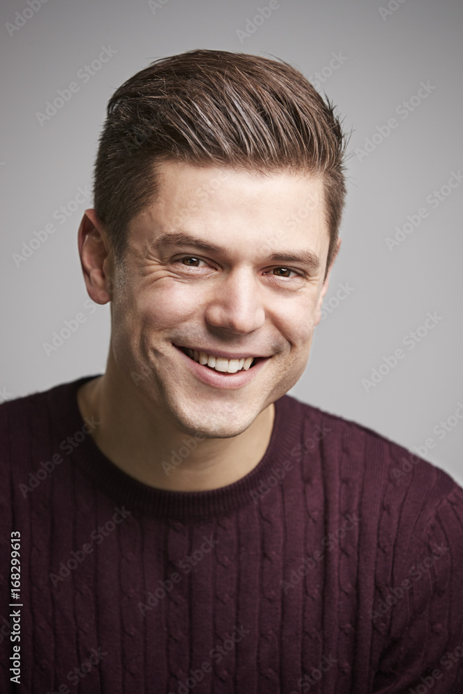 Fototapeta premium Portrait of a smiling young white man looking to camera