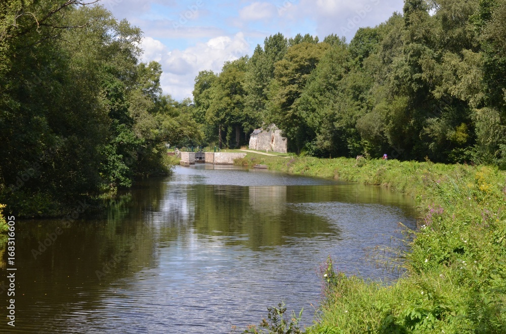 Obraz premium Canal du Blavet, entre Lorient et Pontivy dans le Morbihan