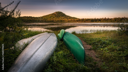 Fotografering Sundown on canoes in front of Alford Pond and Mt Seymour at Lake Placid, New Yor