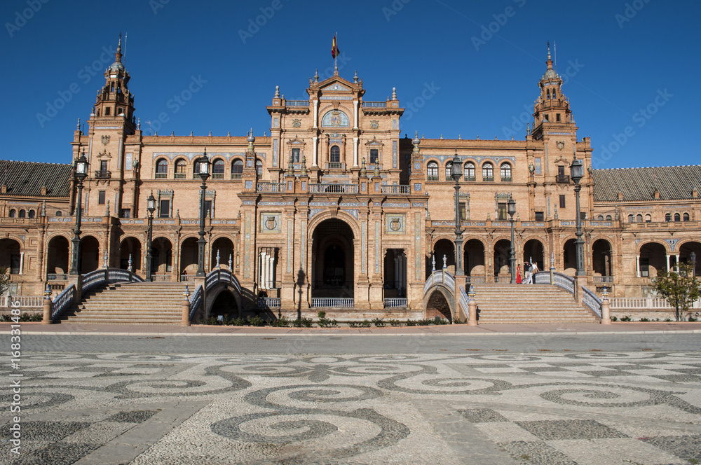 Spagna: l'edificio principale di Plaza de Espana, la piazza più famosa di Siviglia costruita nel 1928 in stile moresco per l'esposizione Iberoamericana del 1929