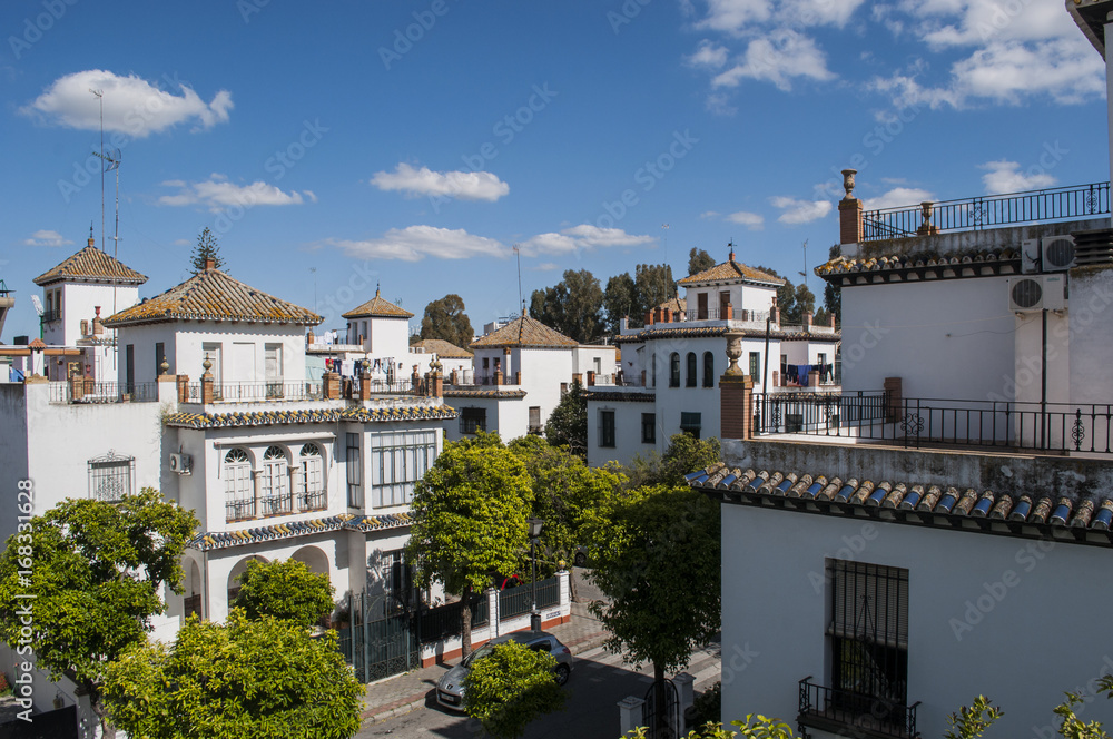 Spagna: lo skyline di Heliopolis, quartiere residenziale di Siviglia il cui nome significa Città del Sole in Greco, con le sue case costruite secondo l'architettura regionale andalusa