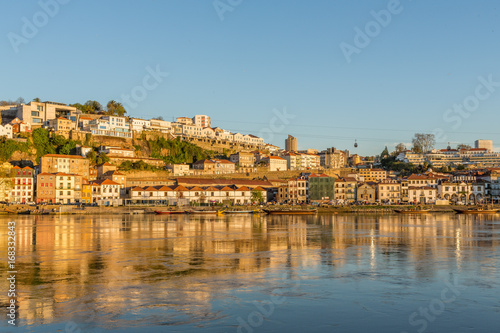 Douro River in Oporto © Paulo