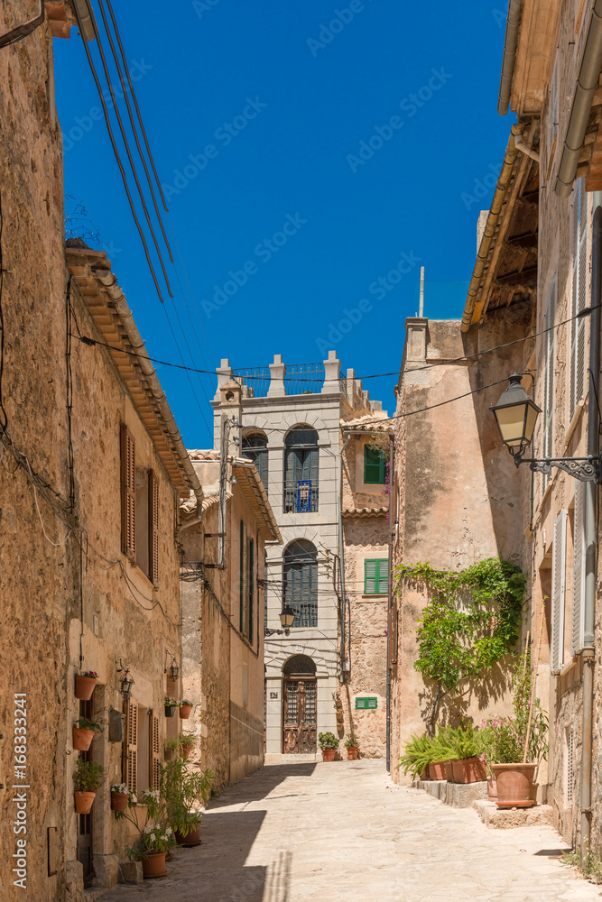 Alley in Valldemossa - Mallorca  –  3602