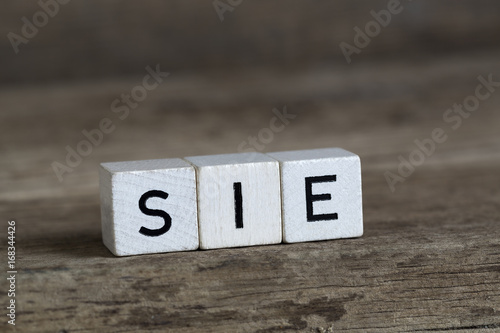 German word she, written in cubes