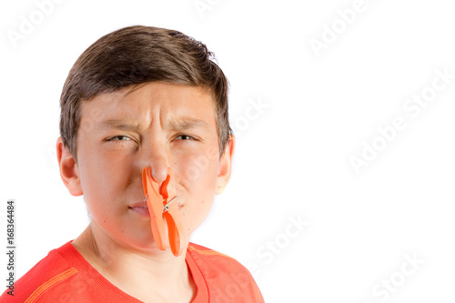 Φωτογραφία Young teenage boy isolated on a white background with a clothes peg on his nose