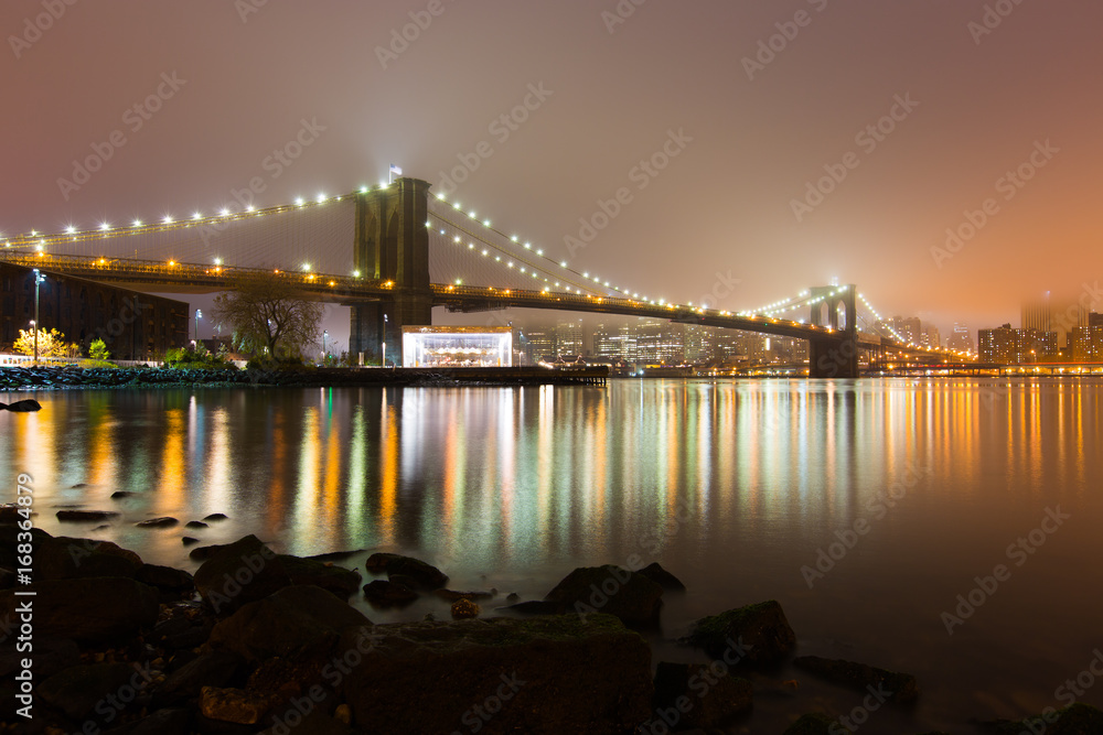 Fototapeta premium Foggy Brooklyn Bridge and Lower Manhattan.