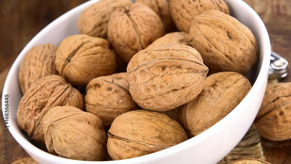 Walnuts (rotating; not loopanle; 4K) Walnuts (rotating; not loopanle; 4K)