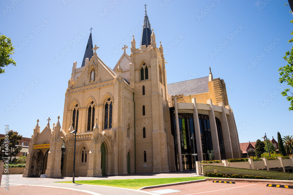 Fotografie Side view of St Mary's Cathedral entrance in Perth