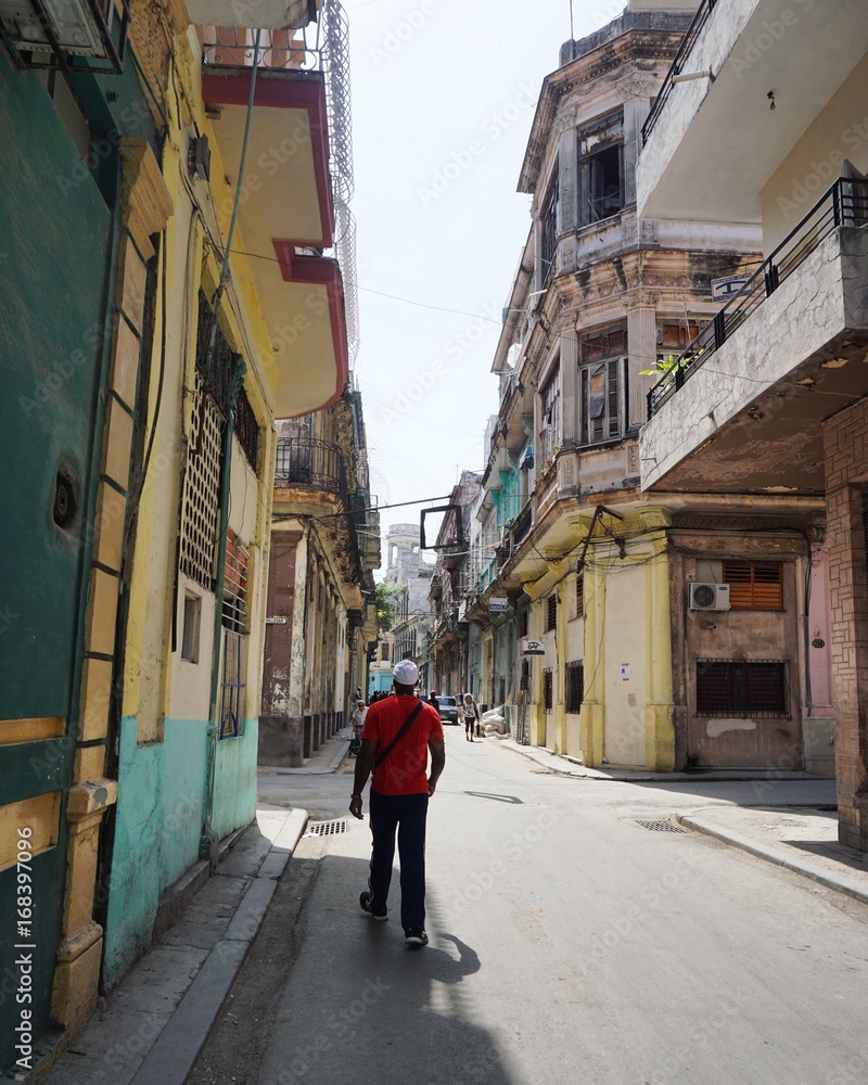 Straßen von Havanna, Hauseingänge, Menschen, Stadtleben, Kuba - Karibik