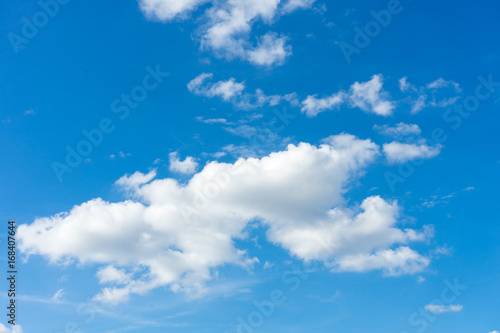 Fototapeta Naklejka Na Ścianę i Meble -  white cloud with blue sky