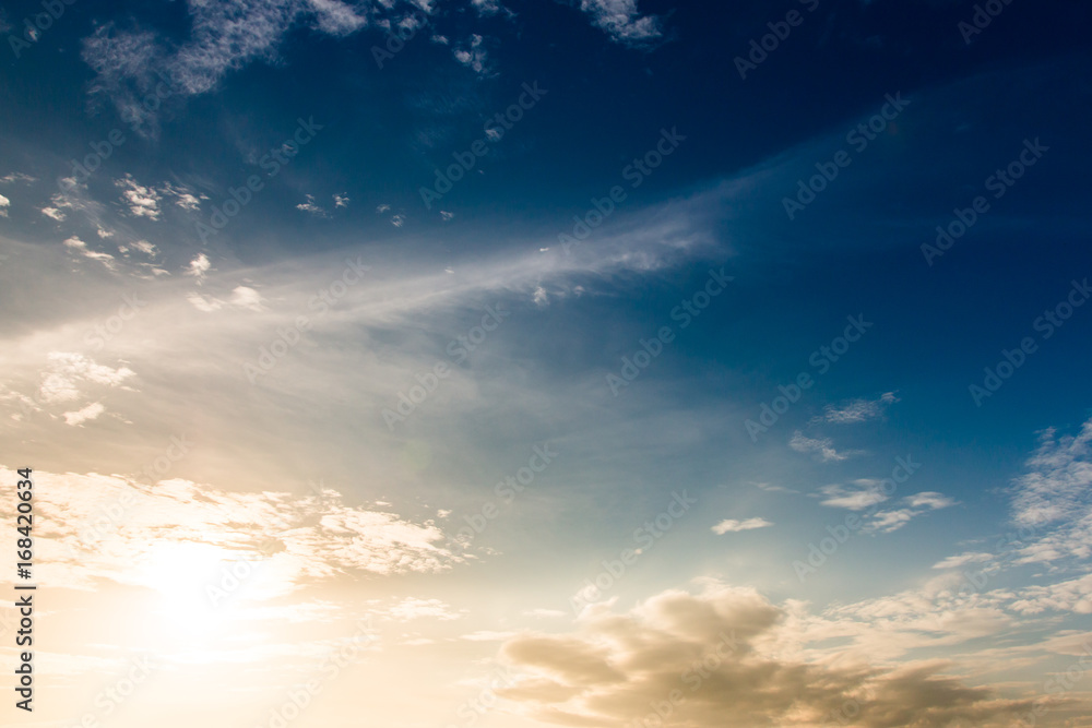 Obraz premium colorful dramatic sky with cloud at sunset