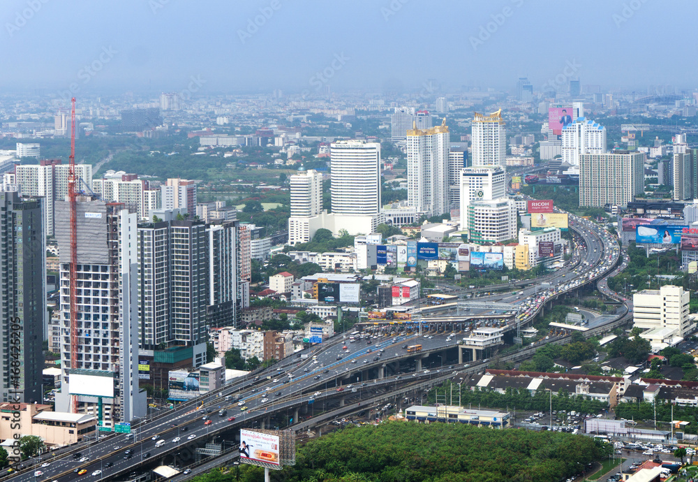 Fototapeta premium bangkok city and modern office buildings in Aerial view