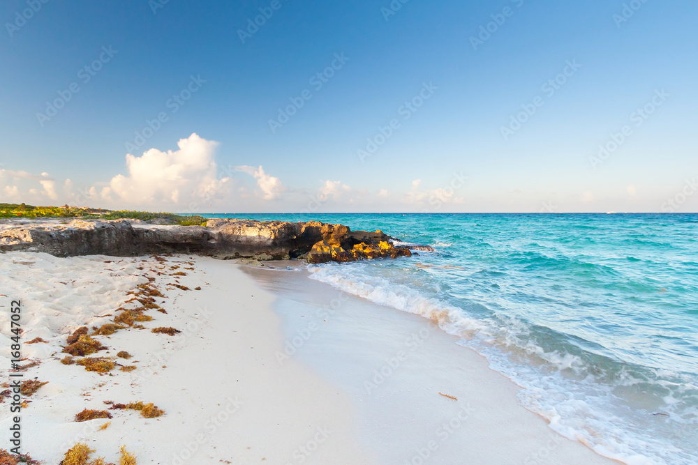Fototapeta premium Idyllic scenery of Caribbean sea of Mexico