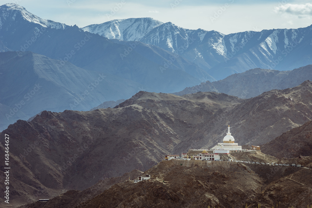 Φωτογραφία Shanti Stupa, the white dome stupa of Leh Ladakh