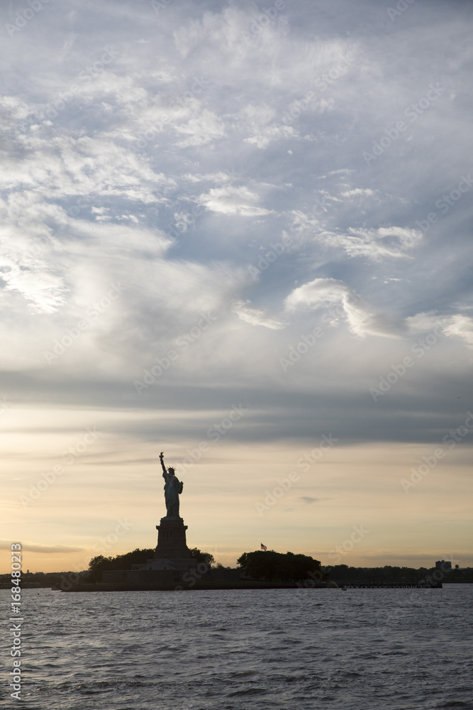 statue liberté beau ciel