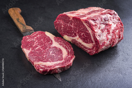 Bild auf Leinwand Raw dry aged Kobe Entrecote Steak as close-up on a slate