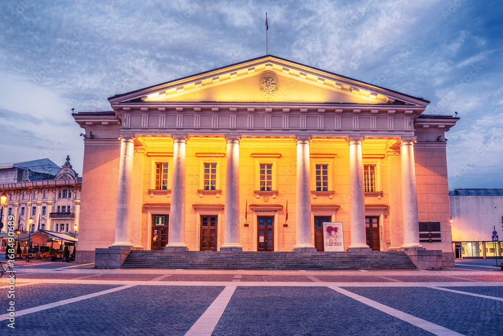 Naklejka premium Vilnius, Lithuania: the Town Hall, Lithuanian Vilniaus rotuse, in the square of the same name in the sunrise