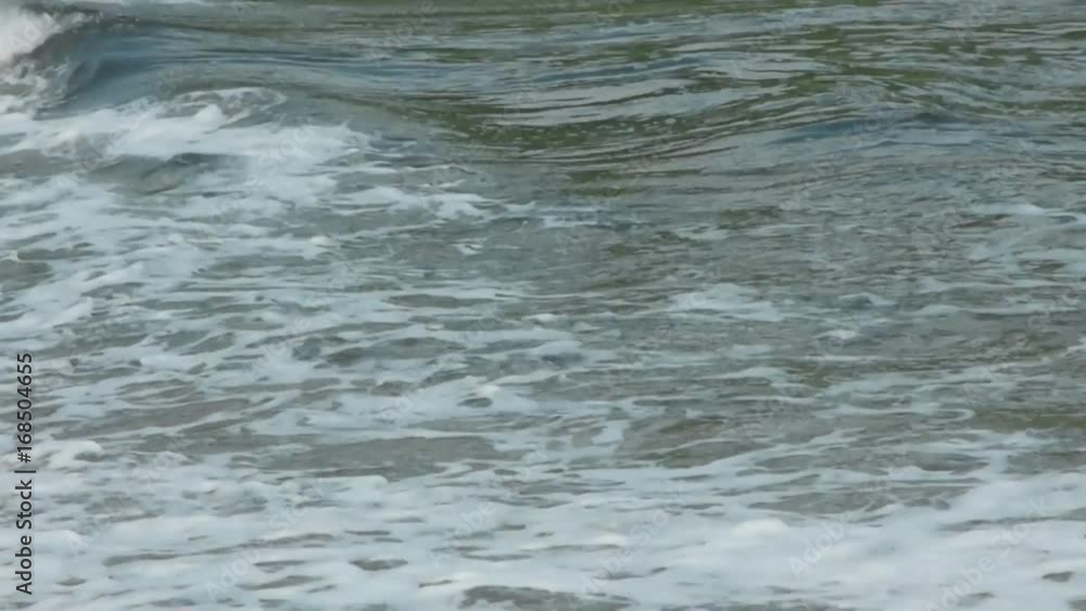 海岸に打ち寄せる波 海岸に打ち寄せる波