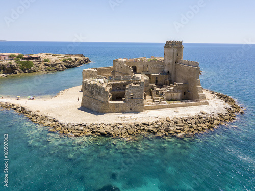 Quadro su tela Vista aerea del castello aragonese di Le Castella, Calabria, Italia: il Mar Ioni