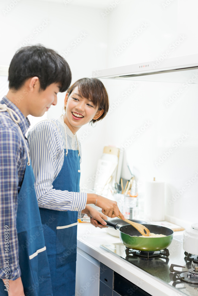楽しい料理風景(カップル・夫婦) 楽しい料理風景(カップル・夫婦)