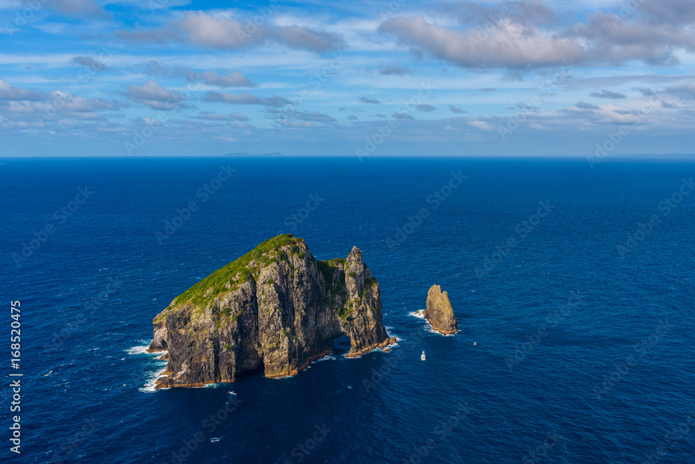 Naklejka premium awesome islands landscape with turquoise sea 