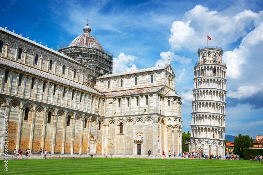 Leaning tower of Pisa and the cathedral (Duomo) in Pisa, Tuscany, Italy