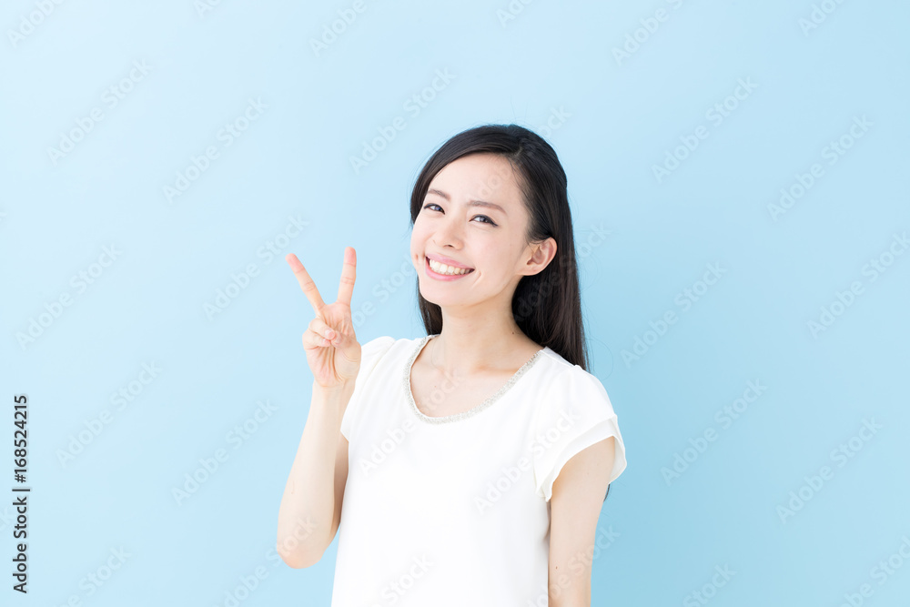 女性・ブルーバック 女性・ブルーバック