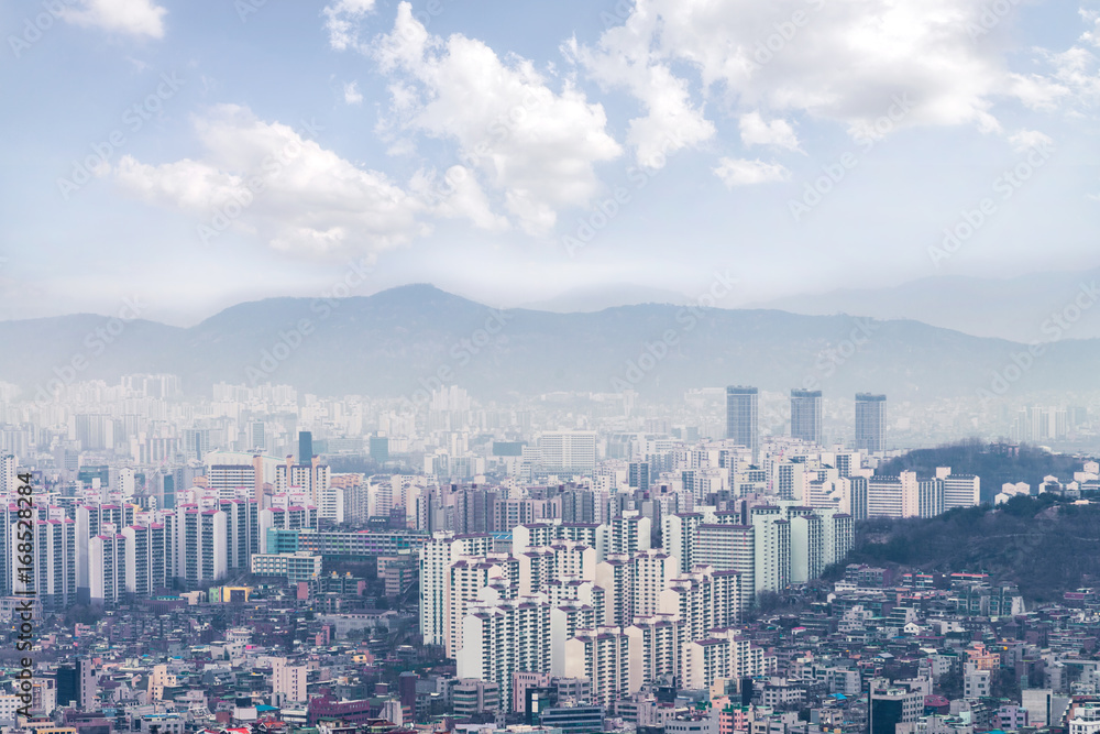 Naklejka premium Seoul cityscapes, skyline, office building and skyscrapers in Seoul city, Korea, in mist winter season