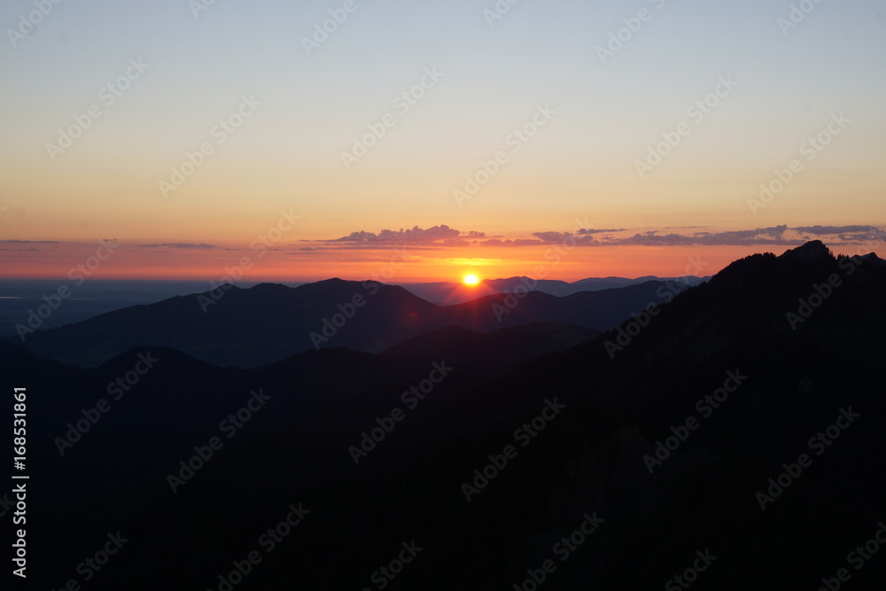 Sonnenaufgang in den Bergen