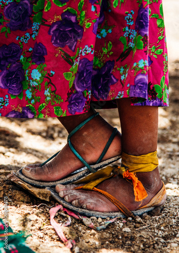 Pies de una mujer Tarahumara - Raramuri  photo
