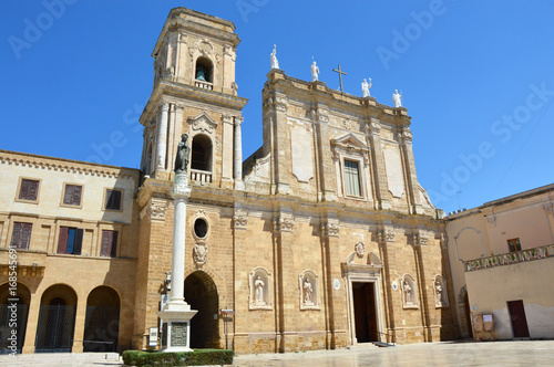  Brindisi Cathedral in Piazza Duomo square, Brindisi, Apulia, Italy © zigres