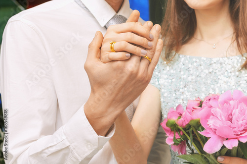 Obraz na płótnie Hands of the newlyweds with wedding rings. Young family. w salonie