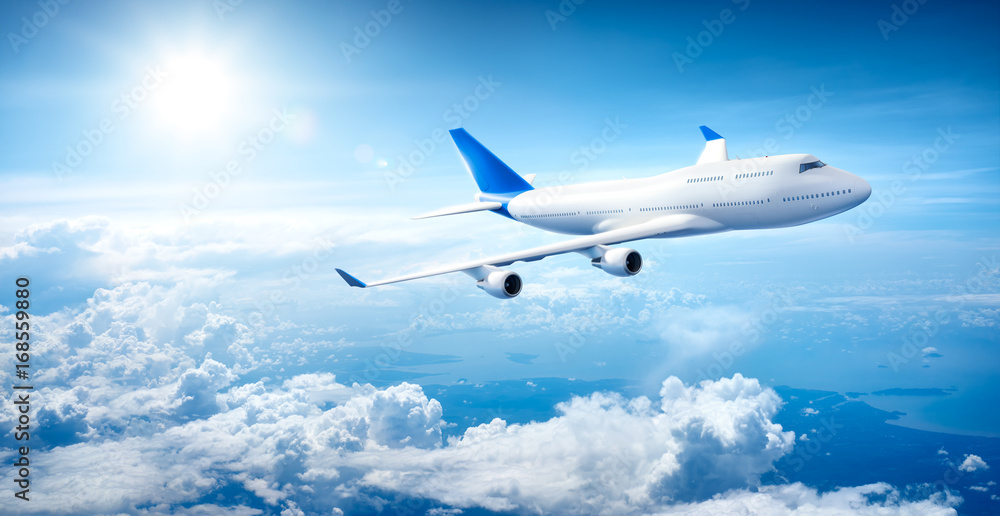 Fototapeta premium Samolot latający nad chmurami