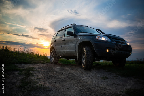 Obraz na płótnie SUV with big wheels at sunset