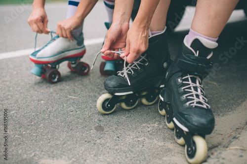 Εκτύπωση καμβά Two slim and sexy young women and roller skates