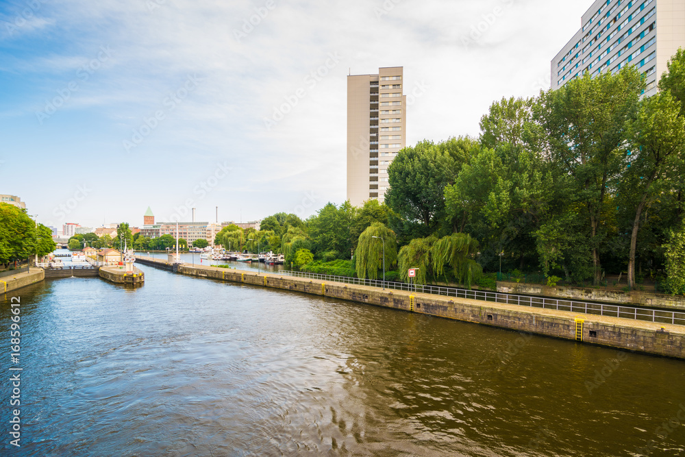 Obraz premium Fischerinsel in Berlin im Sommer
