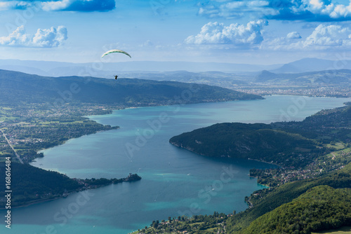 annecy france lake paragliding