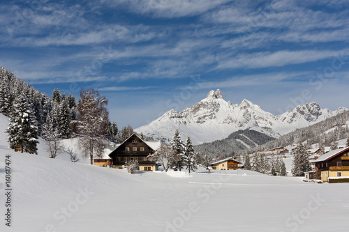 Berglandschaft im Schnee, Alpen 