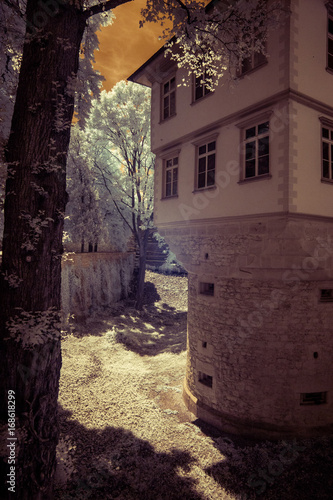 Stadtatmosphäre in Infrarot / Falschfarben photo