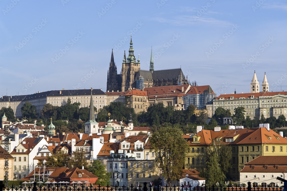 Obraz premium View of old town and Prague castle, Czech Republic