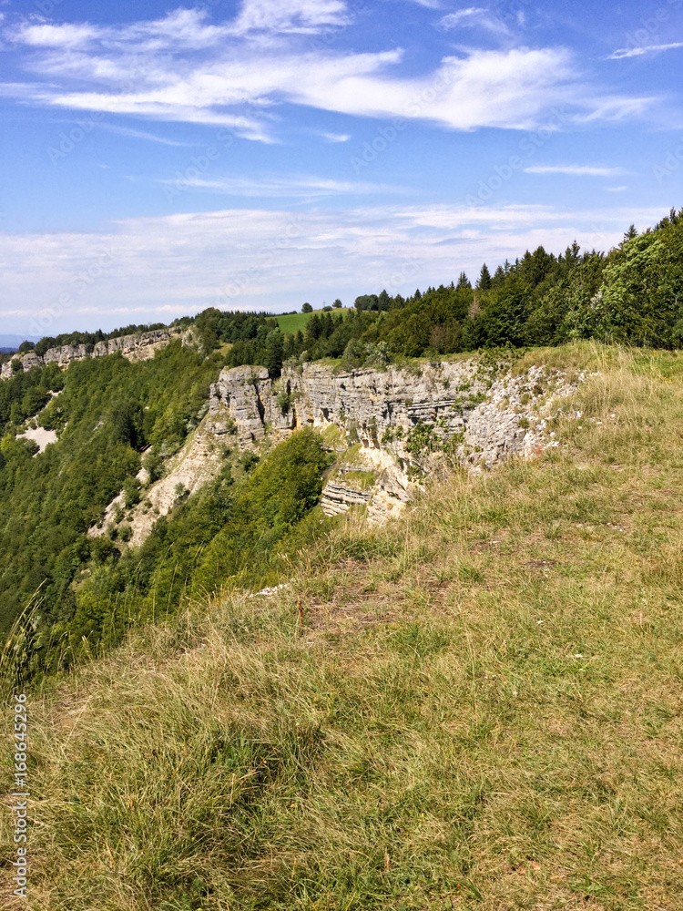 Roche Fauconnière: falaise calcaire de plus de 150 m de haut