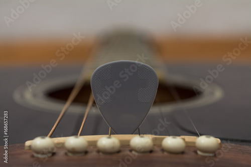 Slika na platnu Pick on a guitar strings