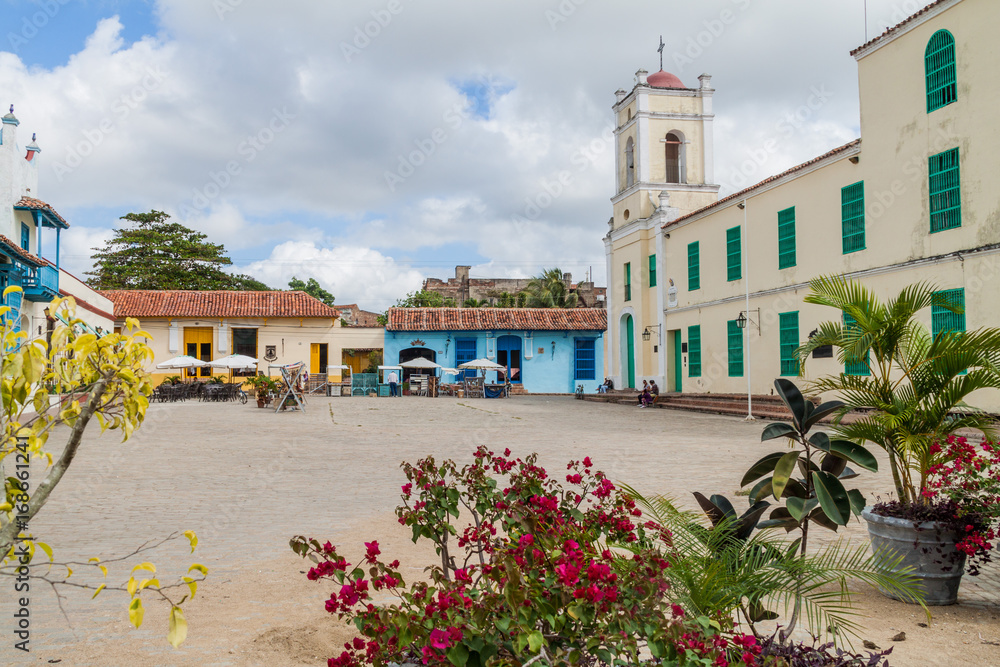 Fototapeta premium CAMAGUEY, CUBA - JAN 26, 2016: Colorful houses at San Juan de Dios square in Camaguey