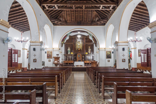 Canvas Print HOLGUIN,  CUBA - JAN 28, 2016: Interior of Cathedral San Isidoro in Holguin
