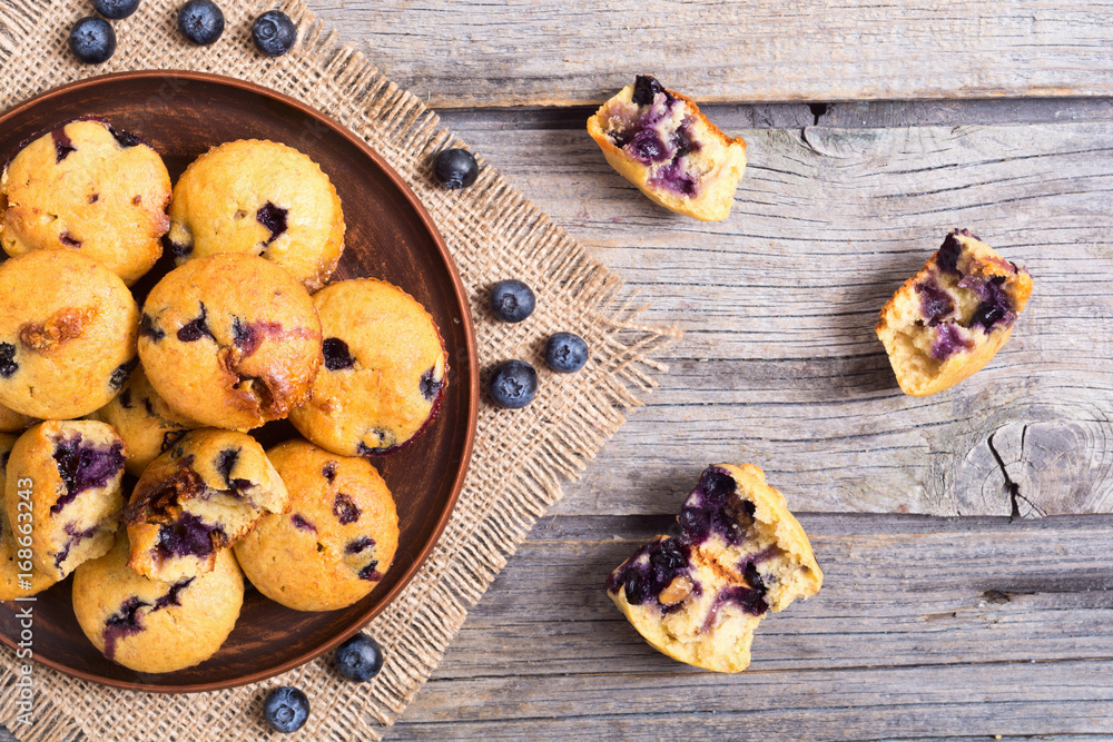 Banana muffins with blueberry Banana muffins with blueberry