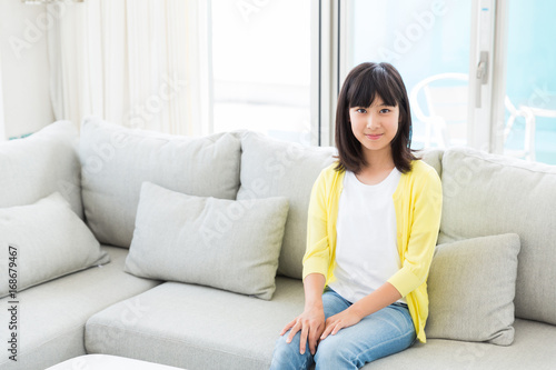 Free Download 笑顔の女の子 - GFXLoad