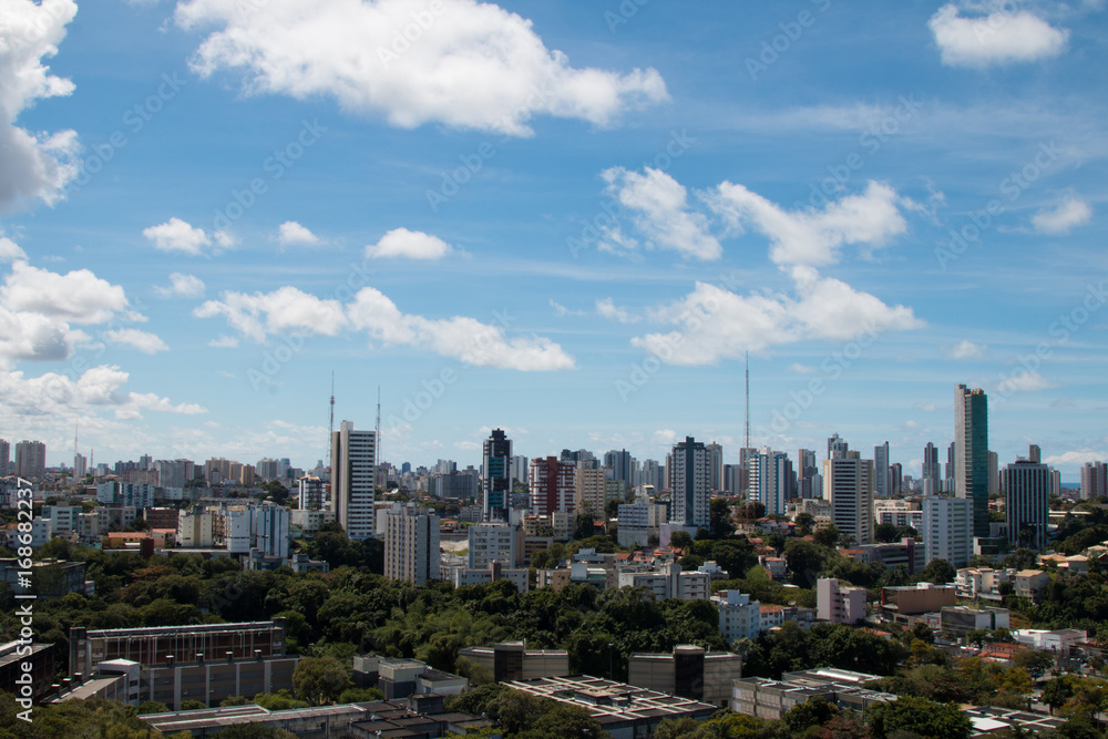 Naklejka premium Widok z lotu ptaka wieżowców w Salvador Bahia, Brazylia