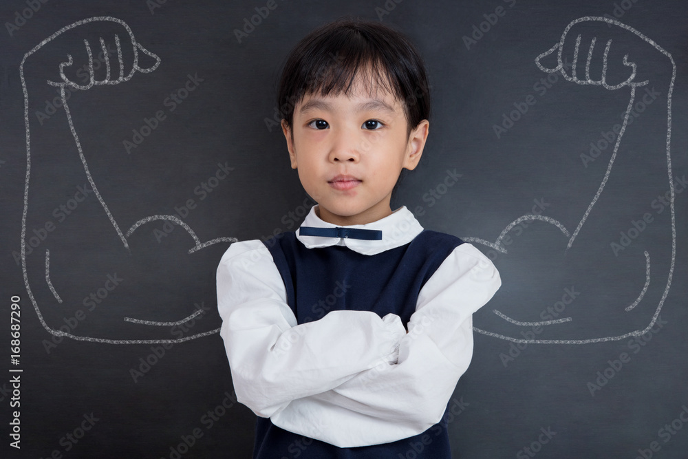 Φωτογραφία Asian Chinese girl standing against blackboard with sketched strong arms