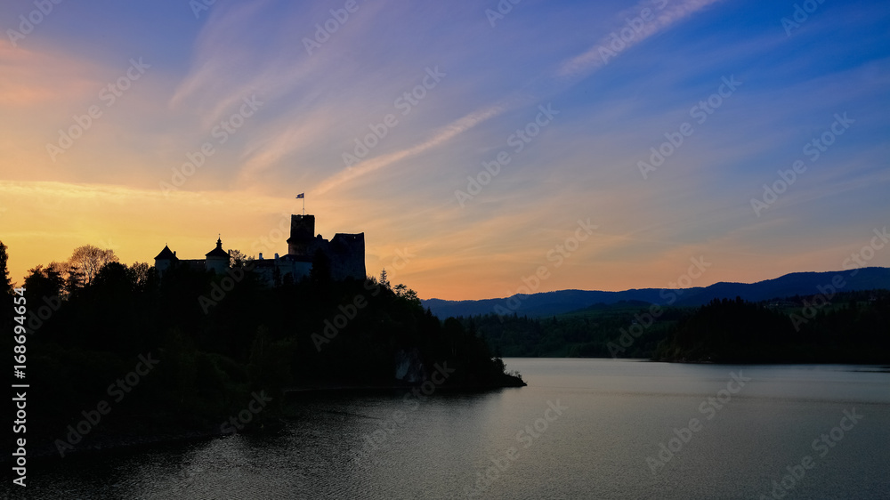zachód słońca na zamku w Niedzicy